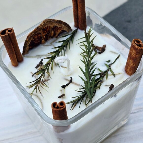 Winter Scented Candle ✦ Gingerbread Soy Wax ✦ Citrus Clove & Cinnamon Topper - Picture 2 of 5